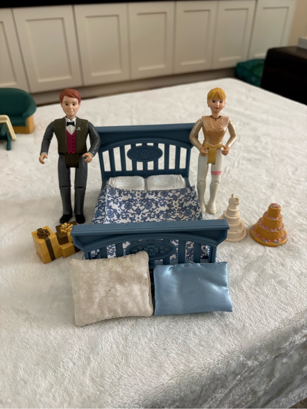 Vintage Loving Family Bride Groom Bed Pillows Cake Gifts 8 Pieces